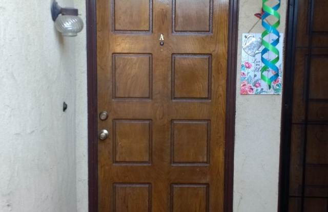 2 Br 1 Ba Available Now - 217 West Elm Street, Hanford, CA 93230