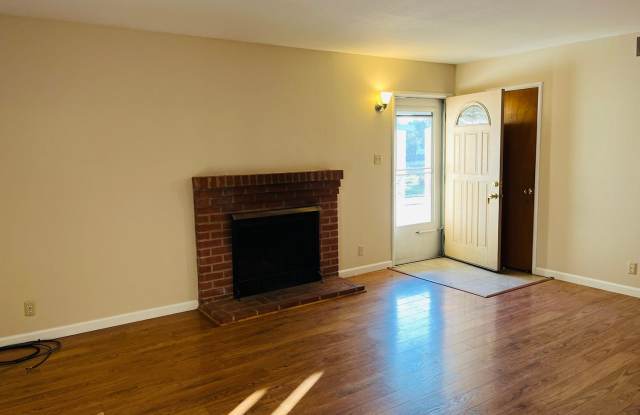Cute Home in Established Neighborhood Gallery 3