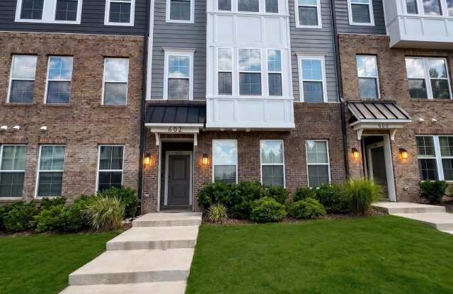 602 Market Grove Drive Gallery 1