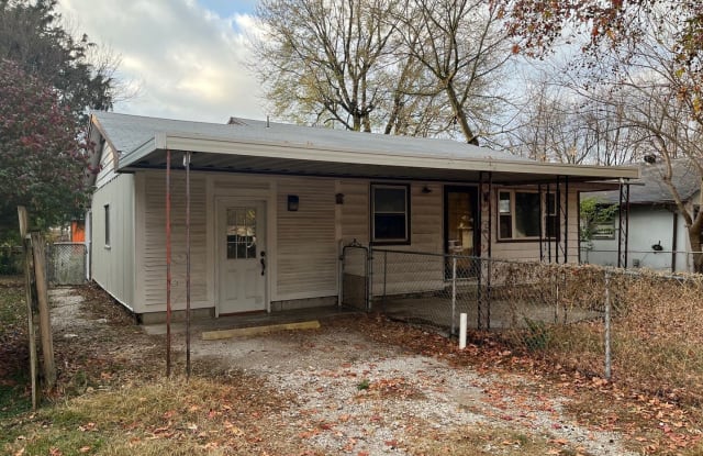 1653 N Hayes Ave - 1653 North Hayes Avenue, Springfield, MO 65803