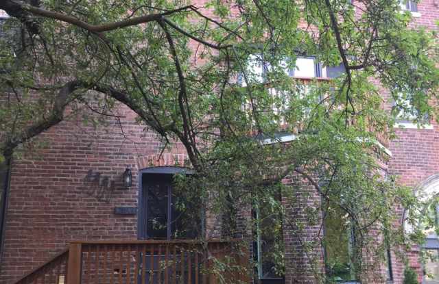 1813 LaSalle Street Gallery 2