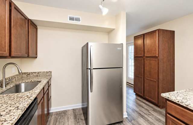 Move-in Ready Villas at Southern Ridge Apartment Gallery 3