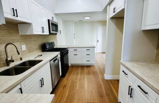 Remodelled 3/3 Townhome For Rent in Huntington Harbor! photos photos