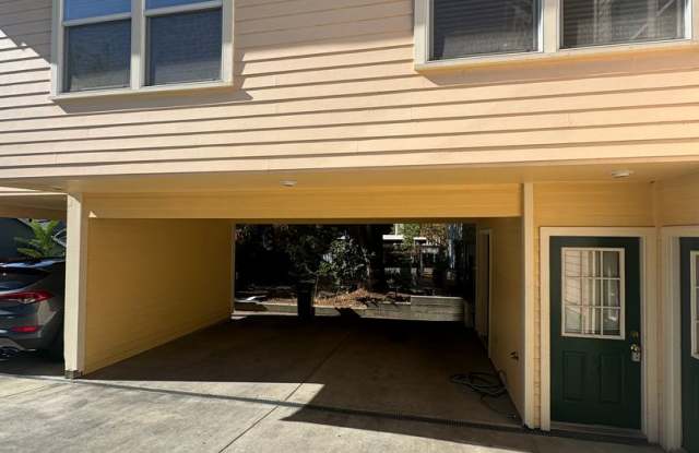 Downtown Grass Valley 2 Bed/1 Bath with Tall Ceilings & Large Private Deck Gallery 4