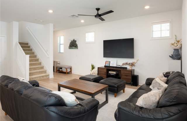 7351 Wisteria Lane Gallery 4