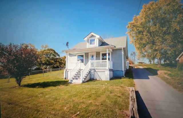 917 Sherwood Ave - 917 Sherwood Avenue, Waynesboro, VA 22980