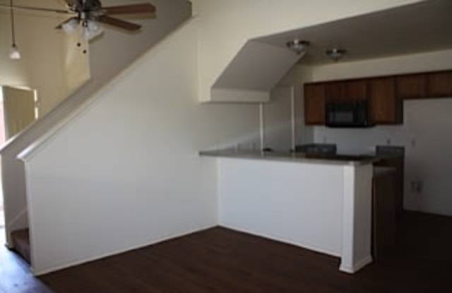 203 Lanham Ct Gallery 3