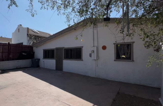 621 North Sierra Avenue Gallery 2