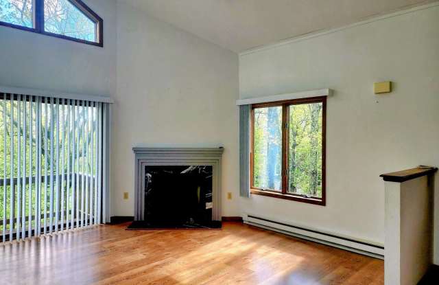 404 Surrey Drive Gallery 4