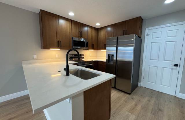 Fully Renovated Townhome | Modern Quartz Kitchen + New Baths & Flooring! Gallery 4