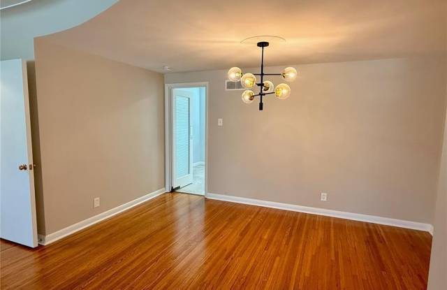 8722 Delmar Boulevard Gallery 2