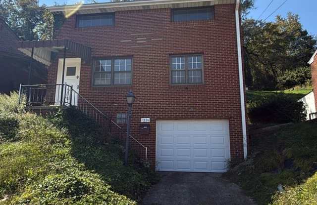 3 Bedroom Home in Port Vue! Gallery 1