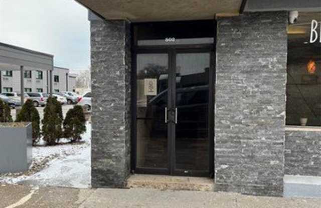 502 1/2 Huron Avenue photos photos
