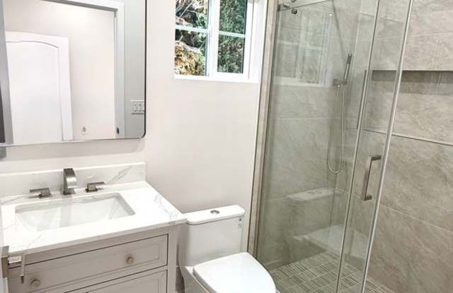 Stylish & Private Move-In Ready ADU in the Heart of Fountain Valley Gallery 4