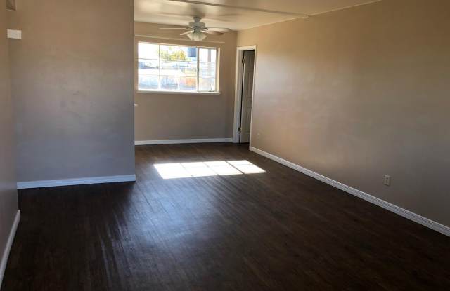 5702 MACON Lane Gallery 2