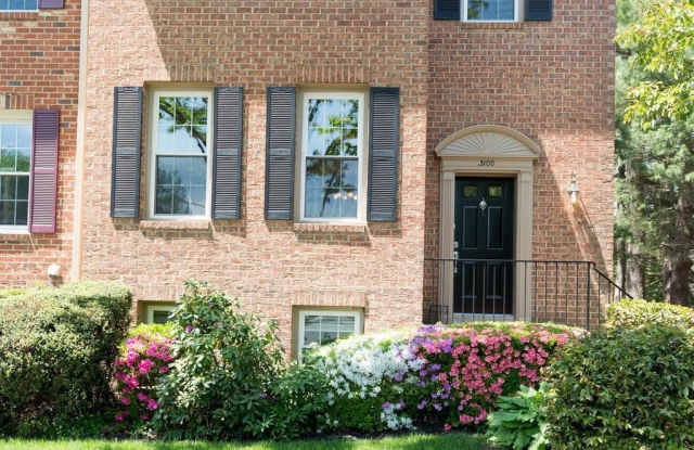 3100 WINDWOOD FARMS Drive - 3100 Windwood Farms Drive, Oakton, VA 22124