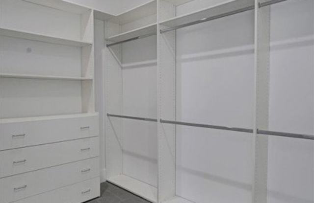 5520 Woodlake Avenue Gallery 4
