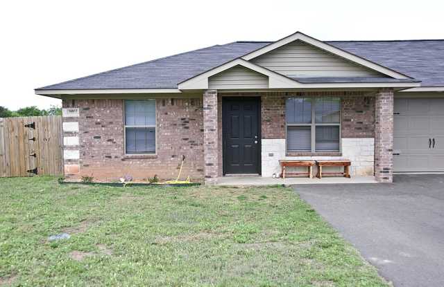 3 Bedroom Duplex for Rent in Lindale! Tour Today! photos photos