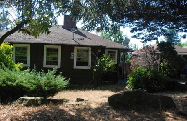 SEATTLE 4-Bedroom Home for RENT, Great Layout, Cool Yard  Nice Location!! photos photos