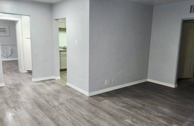 7561 N. 27th Avenue - 1 Gallery 4