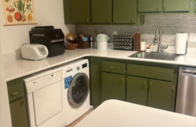 2 Bedroom Condo for Rent at Remington Post Gallery 4