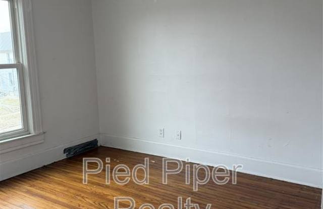 534 1/2 E Wyandotte St Gallery 4