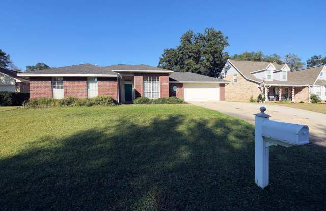 Shalimar Location - 2805 Arnold Palmer Court, Lake Lorraine, FL 32579