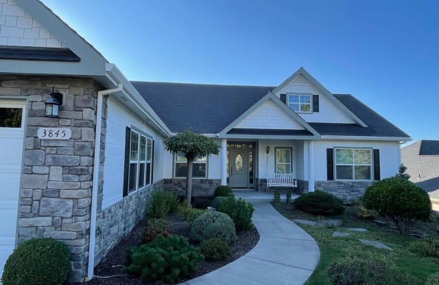 3845 Annettes Way - 3845 Annettes Way, Medford, OR 97504