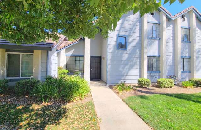 Two-Story 3-Bedroom Condo in Mountain View Gardens HOA! Gallery 1