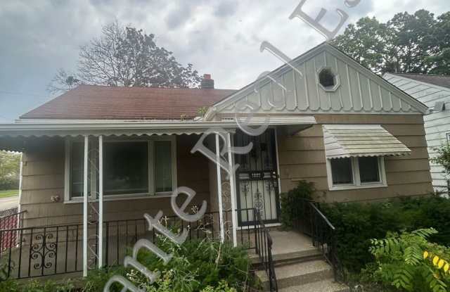 Charming and Cozy 2-Bed Home with Fenced Yard in South Toledo photos photos