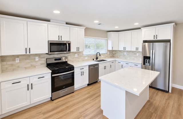 Fully renovated 4 bed 2 bath! Gallery 4