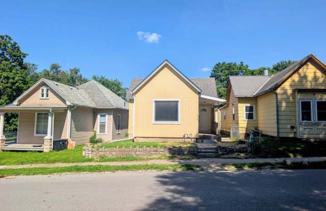 Remodeled 2-Bedroom Home with Main Floor Laundry & Off-Street Parking photos photos