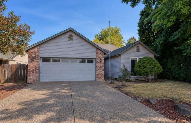 Spacious 3-Bedroom Sherwood Home with Fireplace, Built-Ins & Attached Garage! photos photos