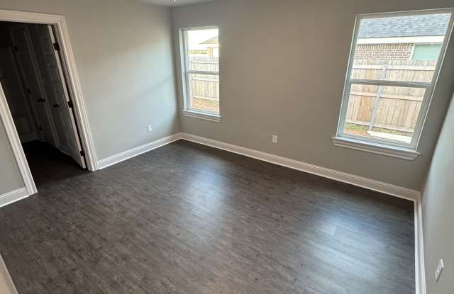 317 Woodstock Lane - 317 Woodstock Lane, Abilene, TX 79602