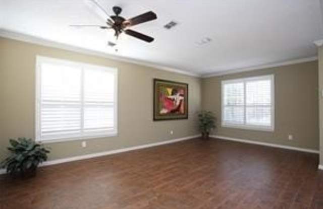 5800 Charleston Drive Gallery 4