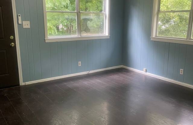 Oak Ridge 37830 - 2 bedroom, 1 bath Duplex - Contact Lisa Vineyard 865-216-9334 photos photos