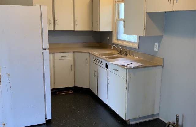 4063 East 69 Terrace Gallery 2