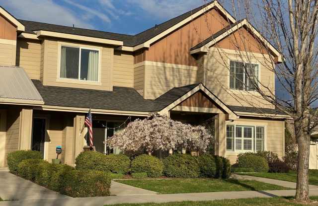 Beautiful Liberty Lake Townhome in Rocky Hill – 2 Bed, 2.5 Bath Available May 1st photos photos