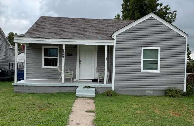 724 West Kansas Avenue photos photos