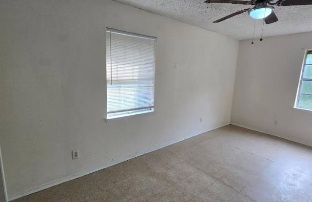 1111 Lake Dr Gallery 2