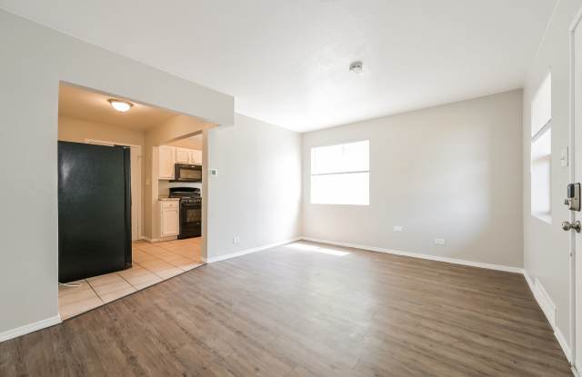 4 WEEKS FREE RENT PLUS FREE 55" TV IF MOVED IN BY 10/15!! Charming Bungalow for Rent in Prime Denver Location! Gallery 4