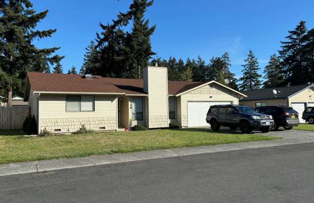 Fantastic 3 Bedroom Home in the heart of Town! Dogs Negotiable! photos photos