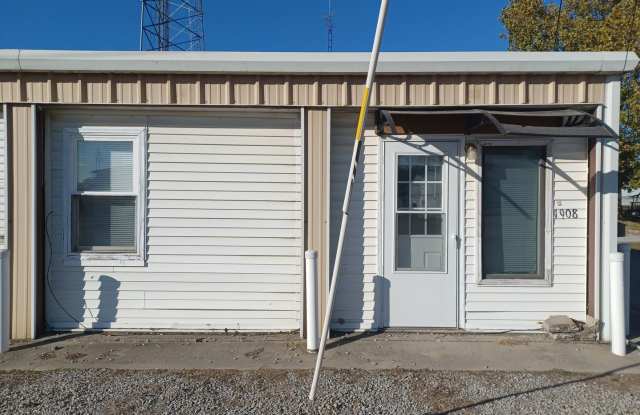1908 Marion Ave - Mattoon - 1908 Marion Avenue, Mattoon, IL 61938