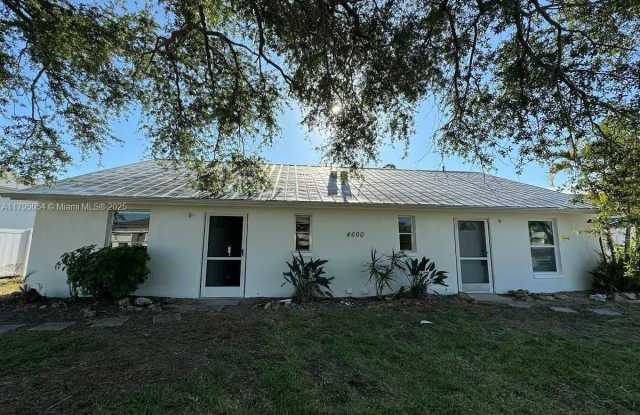 4600 SW 9TH photos photos