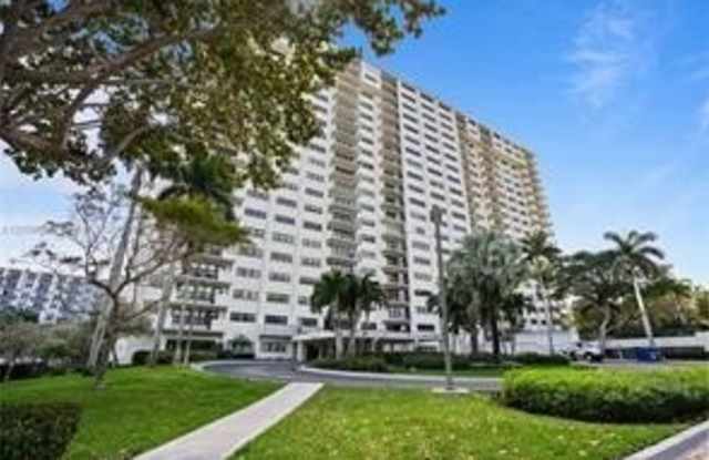 3200 PORT ROYALE Drive N Gallery 4