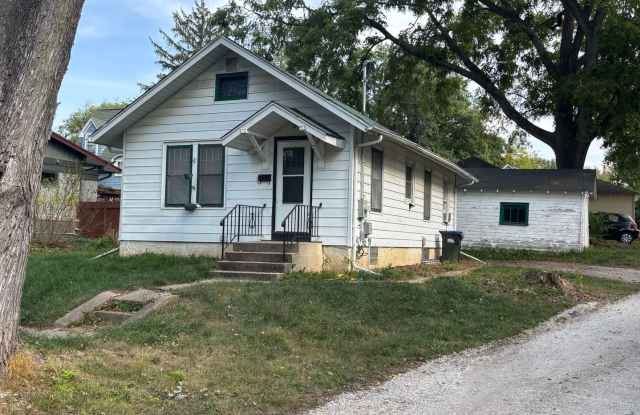 AVAILABLE NOW!!! 1 bedroom, 1 bath house on Iowa City's east side photos photos AVAILABLE NOW!!! 1 bedroom, 1 bath house on Iowa City's east side photos photos