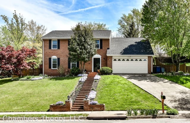 139 GOVERNORS DRIVE  SW - 139 Governors Drive Southwest, Leesburg, VA 20175