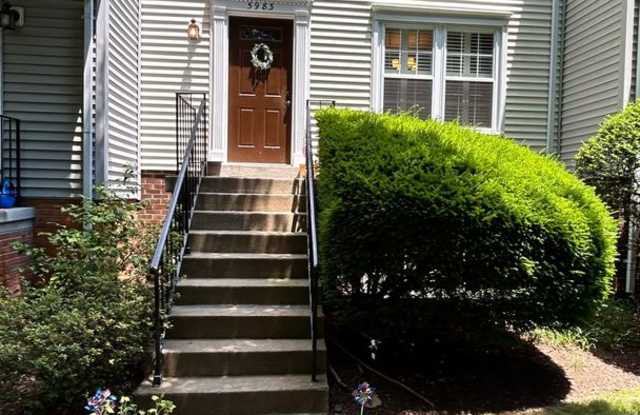 BURKE TOWNHOUSE - AVAILABLE DEC 1ST - 5983 First Landing Way, Burke Centre, VA 22015