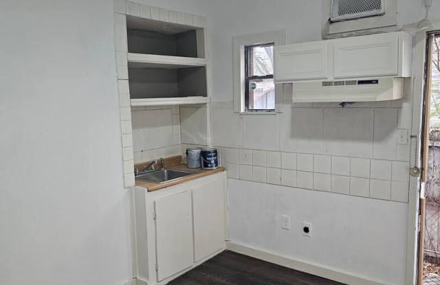 STUDIO APARTMENT NEAR DOWNTOWN! Gallery 3