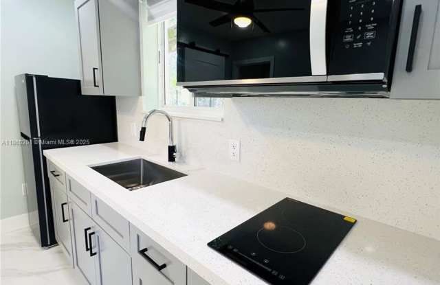 10370 SW 174th Ter photos photos